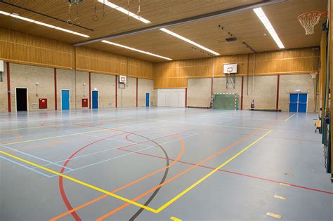 Groepsles in een sportzaal