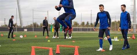 Grafiek die de voordelen van krachttraining voor voetballers toont.