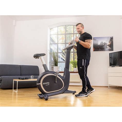 Ergonomisch zadel en verstelbaar stuur van een hometrainer