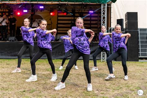 Dansende mensen tijdens een aerobicsles