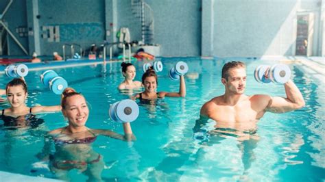 Set van aquasport materialen: dumbbells, wetbelt, flexibeam