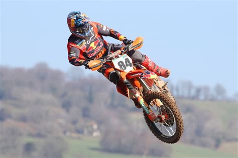 Motorcrosser op de baan