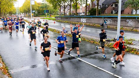 Loper die de finishlijn passeert