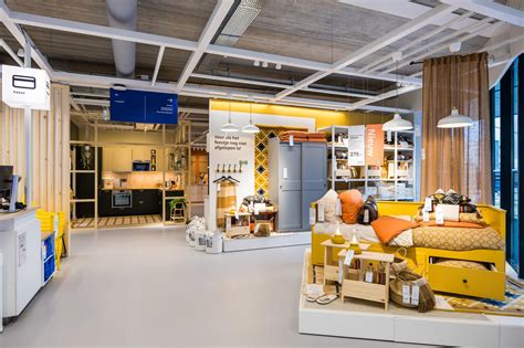 IKEA winkel interieur met diverse lampen