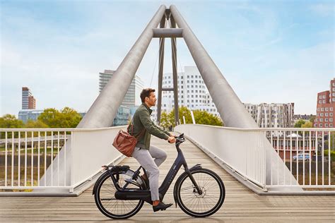 Crosstrainer en fietser in actie