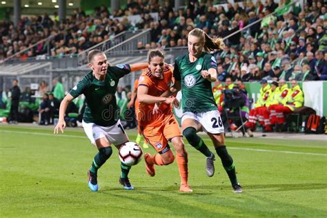 Voetballers in actie tijdens een wedstrijd