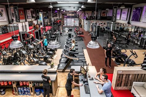 Collage van diverse sportscholen die zich richten op bodybuilding