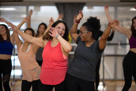 Vrouwen die Zumba dansen