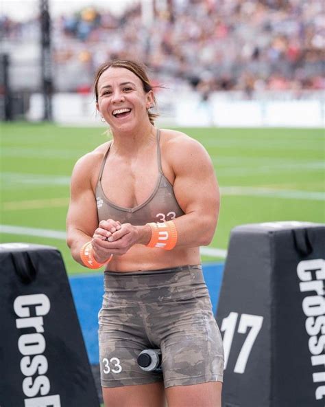 Kara Saunders tijdens een CrossFit wedstrijd