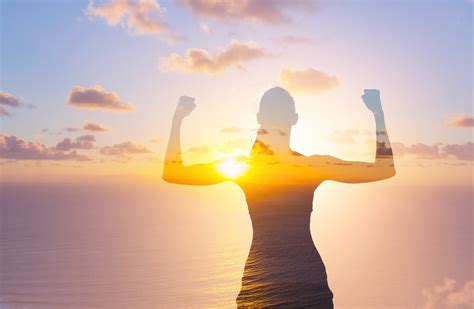 Vrouw die energie en vitaliteit uitstraalt