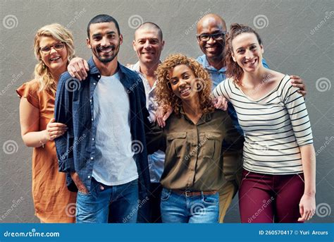 Groep mensen die een aerobicsles volgen