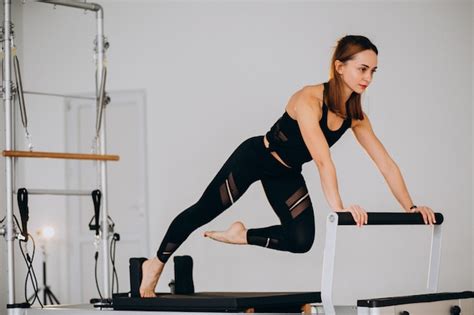 Foto van iemand die Pilates doet op een mat