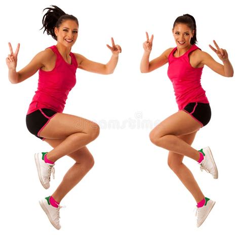 Een vrouw die low-impact aerobics doet