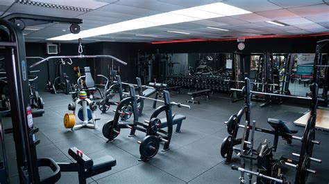 Fitnessruimte met bokszakken