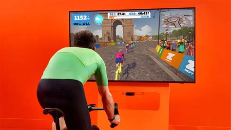 Zwift interface tijdens een rit
