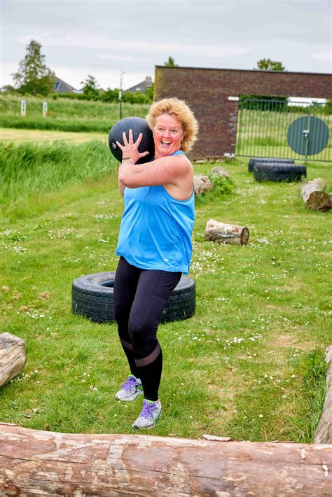 Vrouw die bootcamp doet