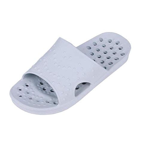 Slippers in de sportschool douche