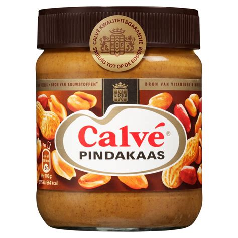 Pot pindakaas met een lepel