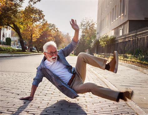 Iemand die valt tijdens yoga