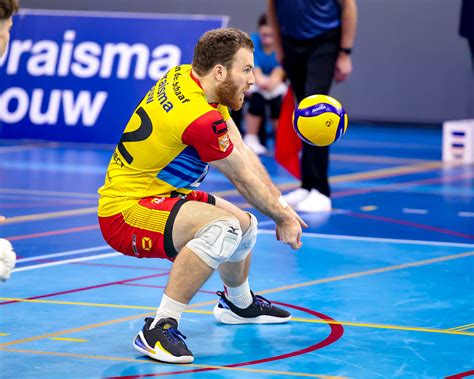 Ryan Kreijne in gesprek met een sporter