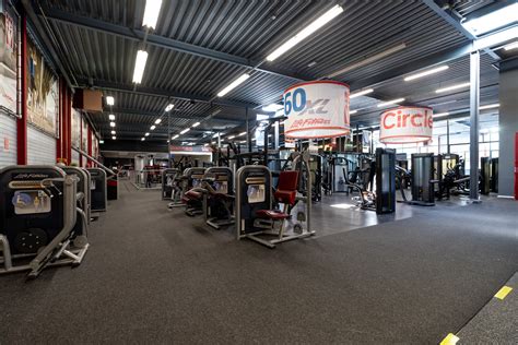 Interieur Quantum Fit Hoogezand met diverse fitnessapparatuur
