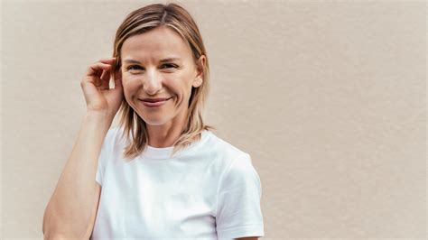 Verschillende manieren om een wit T-shirt te stylen