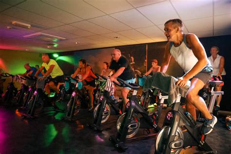 Spinning les in een fitnessruimte