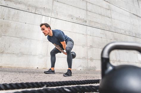 Infographic met de voordelen van de kettlebell swing