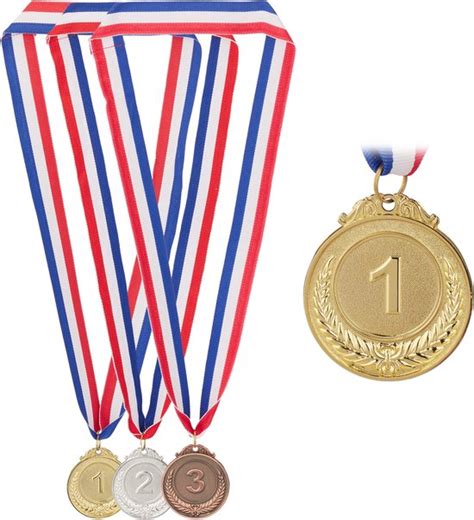 kinderen met medailles van bootcamp feestje