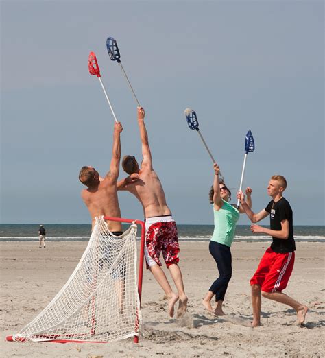 Verschillende sportactiviteiten op het strand
