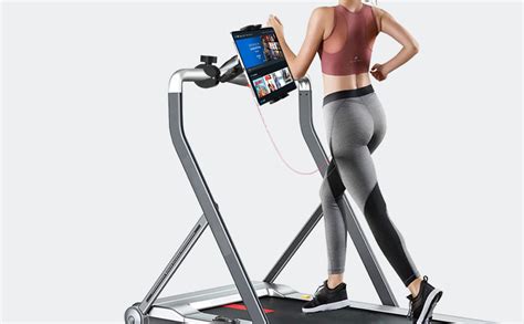 moderne loopband met tablet houder