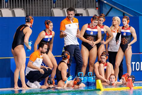 Nederlands waterpoloteam vrouwen in actie