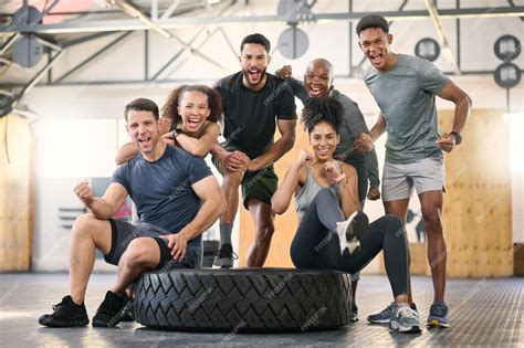 Menschen beim Training im Fitnessstudio