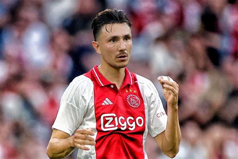 Steven Berghuis traint met Ajax