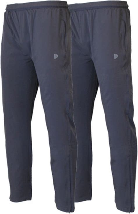 Detail van de stof van een Donnay sportbroek