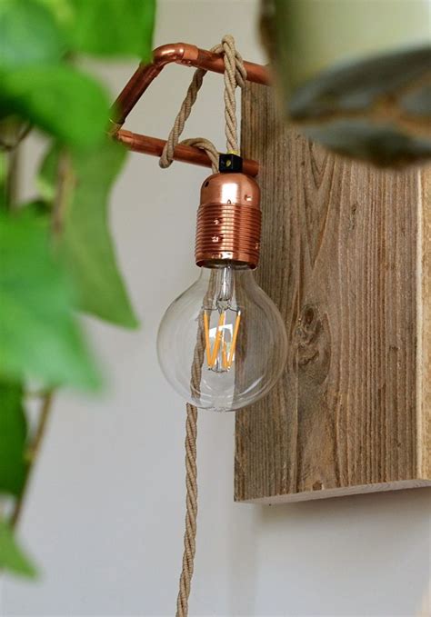 Koperen fitting met gloeilamp