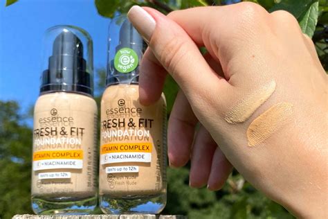 Essence Fresh & Fit Foundation voor en na applicatie
