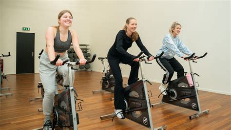 Groepsles Spinning in een Basic-Fit sportschool