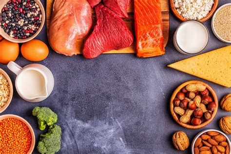 Gezonde voeding met vlees, vis, noten en zuivel
