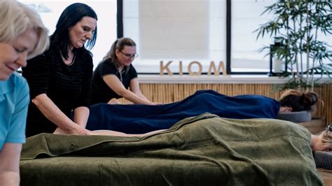 Man die een ontspannende massage ontvangt