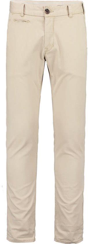 Verschillende stijlen beige herenbroeken