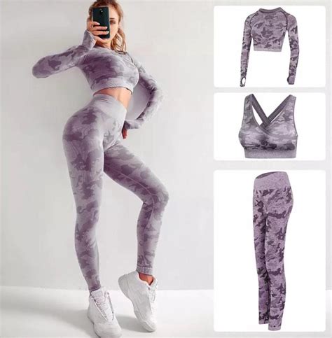 Vrouwen dragen sportkleding met prints