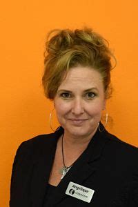 Angelique Visser in haar praktijk