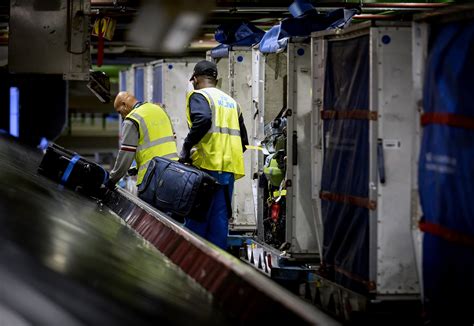 Infographic met stappen van bagage-afhandeling op Schiphol