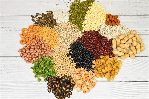 Ingrediënten voor zelfgemaakt eiwitpoeder (peulvruchten, granen, zaden)