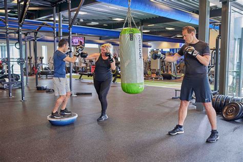 Dynamische groepsles in een fitnesscentrum