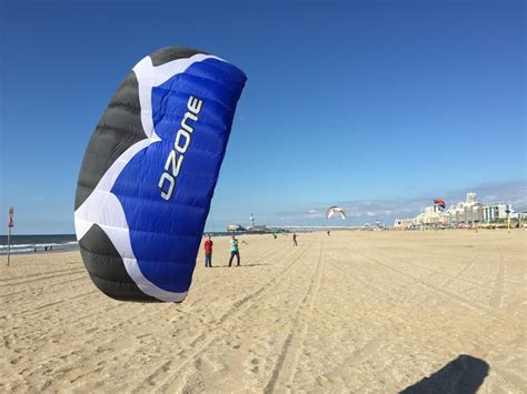 Atleten die trainen op het strand van Scheveningen