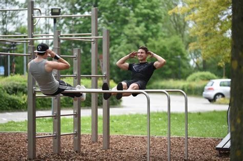 Voorbeelden van diverse calisthenics toestellen