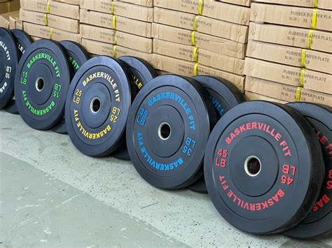 CrossFit apparatuur: halterstang, bumper plates, kettlebells