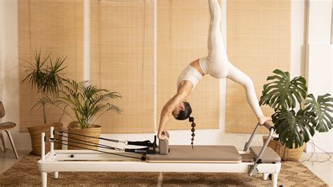 Marike Jonkers geeft Pilates les